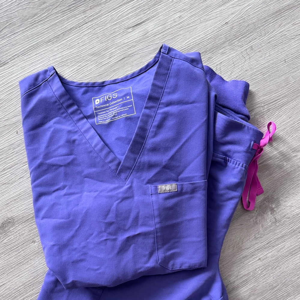 Figs medium Purple V-Neck Scrub Set with Pink Drawstring Accent